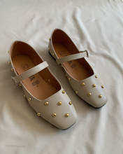 Cargar imagen en el visor de la galería, Ballerinas con correa y perlitas
