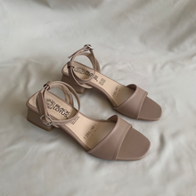 Cargar imagen en el visor de la galería, Sandalias nude  de tacón
