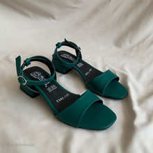 Cargar imagen en el visor de la galería, Sandalias verde de tacón
