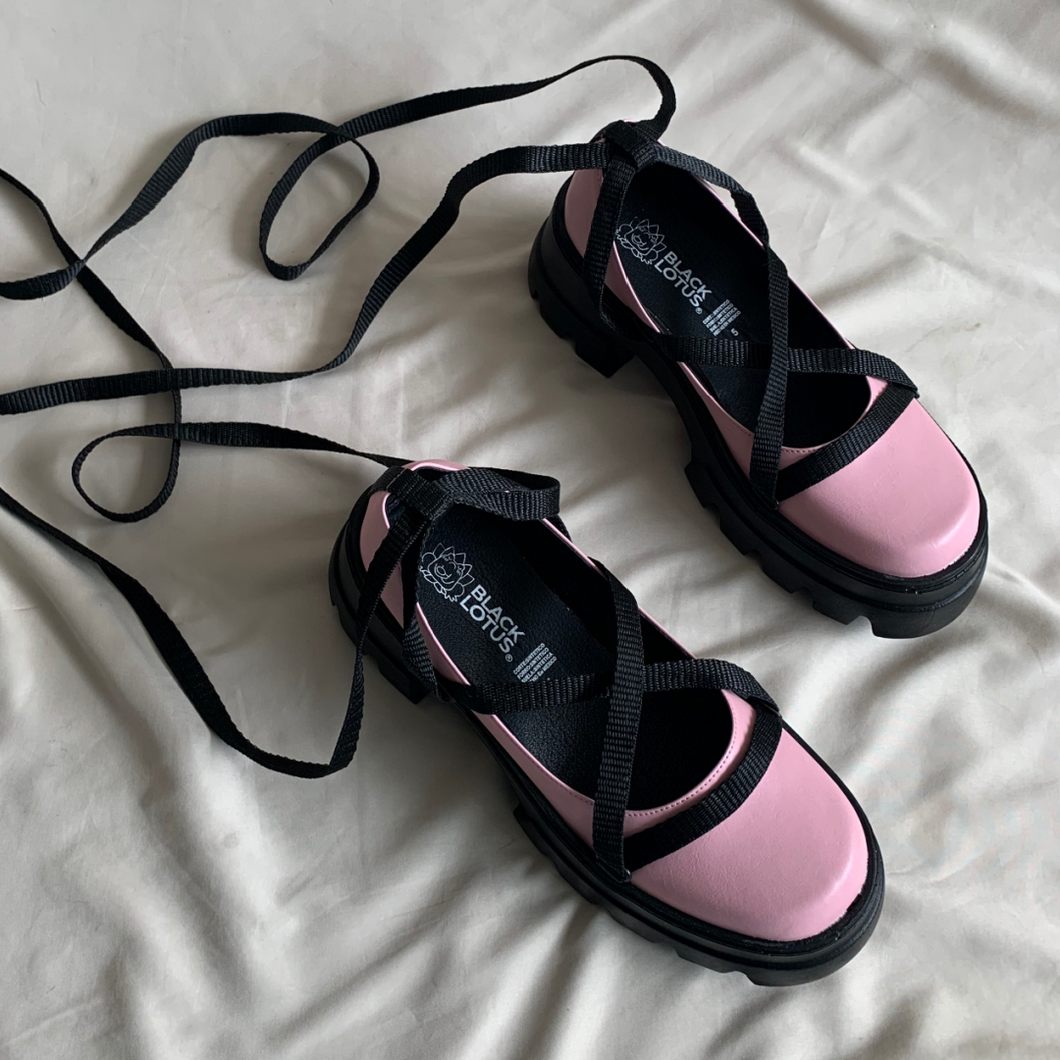 Zapatos rosas con cintas