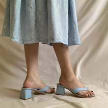 Cargar imagen en el visor de la galería, Sandalias orcapoyo baby blue
