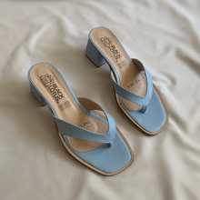 Cargar imagen en el visor de la galería, Sandalias orcapoyo baby blue
