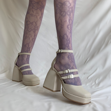 Cargar imagen en el visor de la galería, Zapatos nude de tres correas
