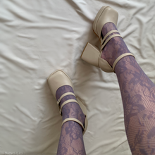 Cargar imagen en el visor de la galería, Zapatos nude de tres correas
