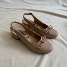 Cargar imagen en el visor de la galería, Mary janes beige punta redonda
