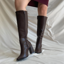 Cargar imagen en el visor de la galería, Bota alta café

