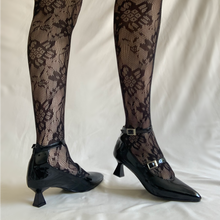 Cargar imagen en el visor de la galería, Tacones kitten negro charol
