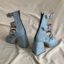 Cargar imagen en el visor de la galería, Zapatos gladiador baby blue *edición limitada*
