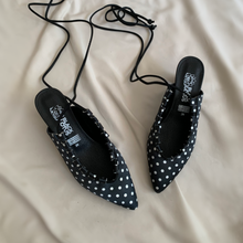 Cargar imagen en el visor de la galería, Tacones kitten polka con cintas
