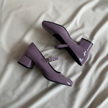 Cargar imagen en el visor de la galería, Mary janes violeta charol *edición limitada*
