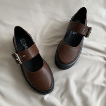 Cargar imagen en el visor de la galería, Zapatos Mary Jane marron
