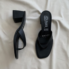 Cargar imagen en el visor de la galería, Sandalias orcapoyo negras
