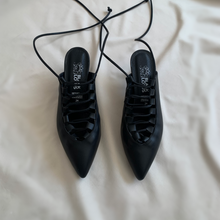 Cargar imagen en el visor de la galería, Tacones kitten con cintas
