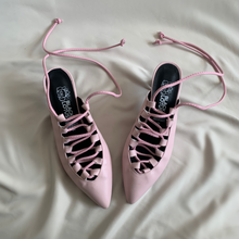 Cargar imagen en el visor de la galería, Tacones kitten rosas con cintas
