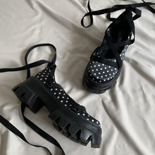 Cargar imagen en el visor de la galería, Zapatos con cintas *Edición aniversario polka*
