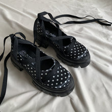 Cargar imagen en el visor de la galería, Zapatos con cintas *Edición aniversario polka*
