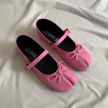 Cargar imagen en el visor de la galería, *PAR ÚNICO* Ballerinas rosa pop talla 24
