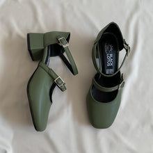 Cargar imagen en el visor de la galería, Mary janes verde mate
