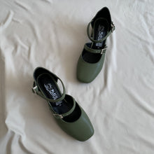 Cargar imagen en el visor de la galería, Mary janes verde mate
