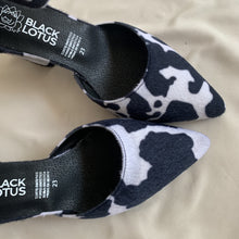 Cargar imagen en el visor de la galería, Zapatillas en punta vaquita
