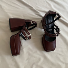 Cargar imagen en el visor de la galería, Zapatos rioja de tres correas
