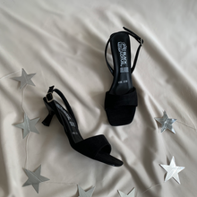 Cargar imagen en el visor de la galería, Sandalias kitten negras con correa
