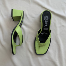 Cargar imagen en el visor de la galería, Sandalias orcapoyo verde

