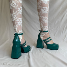 Cargar imagen en el visor de la galería, Zapatos verde de tres correas
