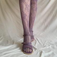 Cargar imagen en el visor de la galería, Sandalias violeta tiritas y tacón
