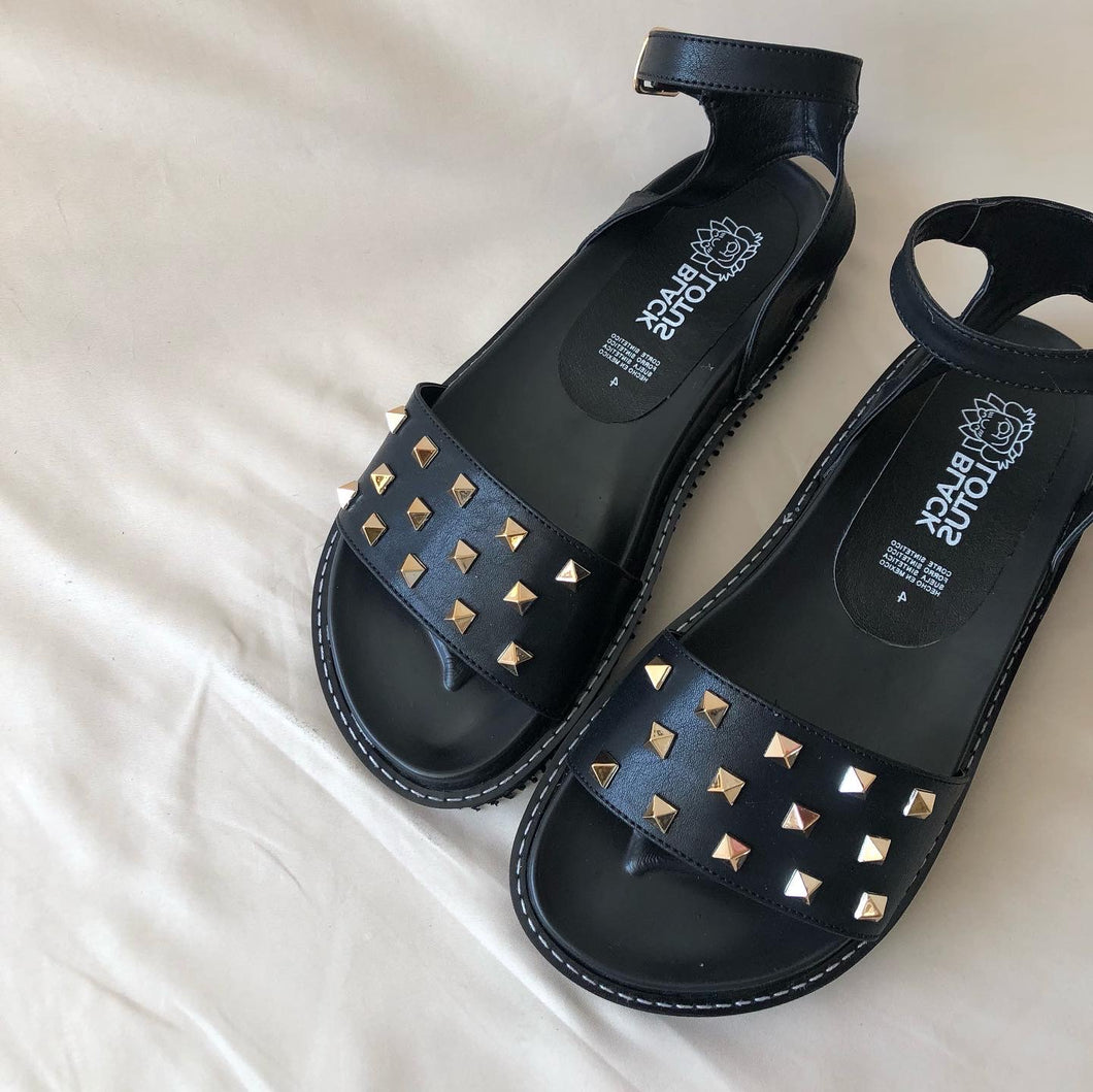 Sandalias de estoperoles