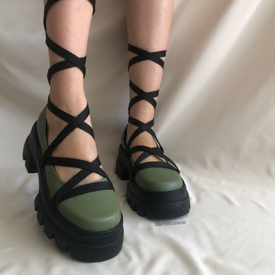 Zapatos verdes con cintas
